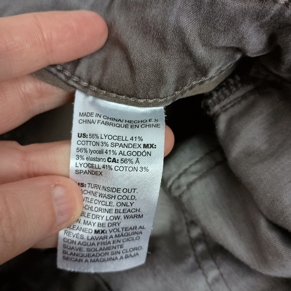 CHICOS So Slimming Gray High-Waisted Jeans (#1,413) - Picture 5 of 6